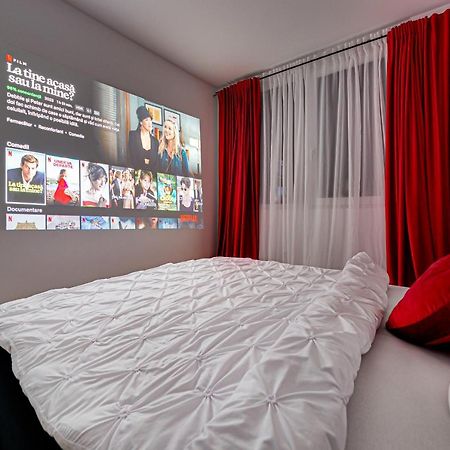 Ari Cinema Apartament With 2M Videoproiector Appartement Arad Buitenkant foto