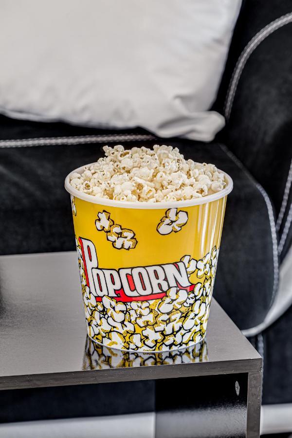 Ari Cinema Apartament With 2M Videoproiector Appartement Arad Buitenkant foto