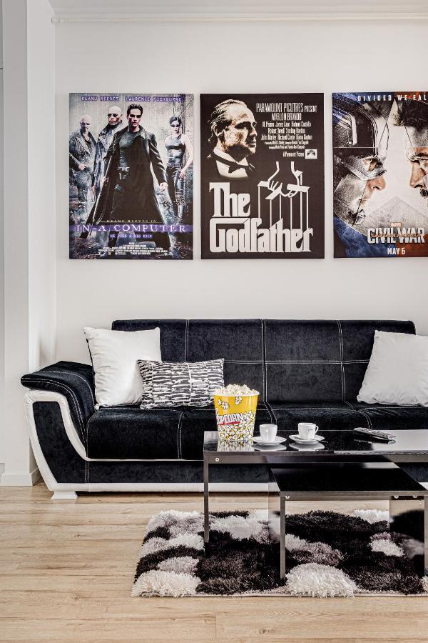 Ari Cinema Apartament With 2M Videoproiector Appartement Arad Buitenkant foto