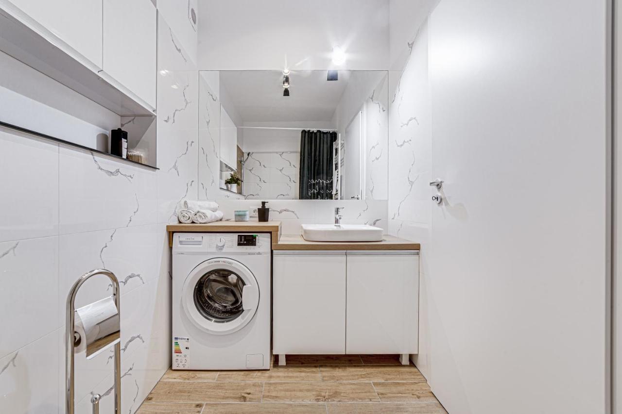 Ari Cinema Apartament With 2M Videoproiector Appartement Arad Buitenkant foto