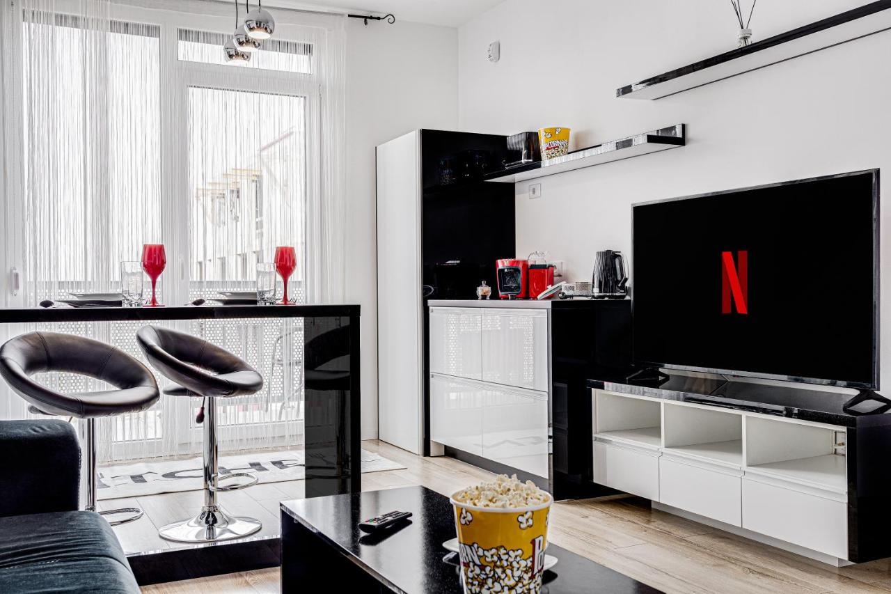 Ari Cinema Apartament With 2M Videoproiector Appartement Arad Buitenkant foto