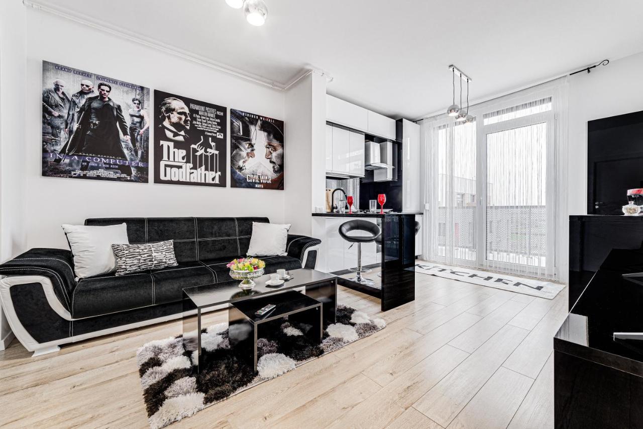 Ari Cinema Apartament With 2M Videoproiector Appartement Arad Buitenkant foto