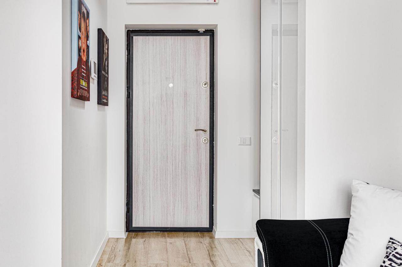 Ari Cinema Apartament With 2M Videoproiector Appartement Arad Buitenkant foto