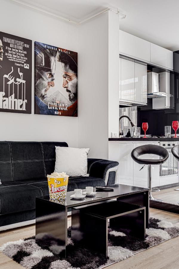 Ari Cinema Apartament With 2M Videoproiector Appartement Arad Buitenkant foto